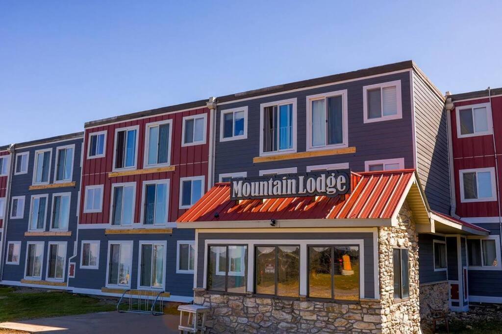 Mountain Lodge Getaway, Ski-In/Ski-Out, Heart Of The Village 스노우슈 외부 사진