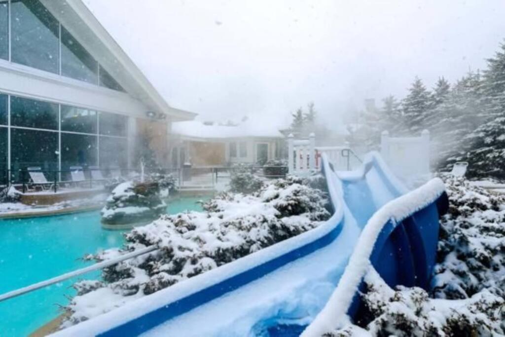 Mountain Lodge Getaway, Ski-In/Ski-Out, Heart Of The Village 스노우슈 외부 사진